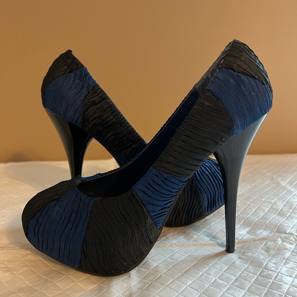 Lady Luxe Blue & Black Stilettos Size 8 Heel 6” - Picture 3 of 10